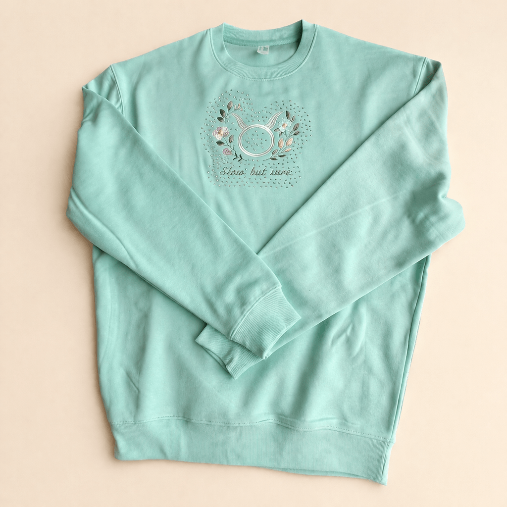 Tähtkuju märgiga ja tikitud lilledega pusa +kristallid - Image 5