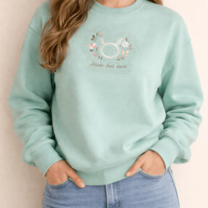 Tähtkuju märgiga ja tikitud lilledega pusa +kristallid